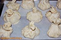 SAQUITOS DE POLLO, QUESO Y CEBOLLA.