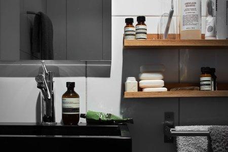 techos altos decoración suelo de parquet de roble espigado puerta corredera decoración productos de diseño piso nórdico diáfano muebles de diseño diseño de interiores decoración nórdica decoración de interiores Bulthaup y Gaggenau blog decoración 