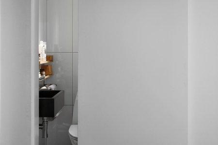 techos altos decoración suelo de parquet de roble espigado puerta corredera decoración productos de diseño piso nórdico diáfano muebles de diseño diseño de interiores decoración nórdica decoración de interiores Bulthaup y Gaggenau blog decoración 