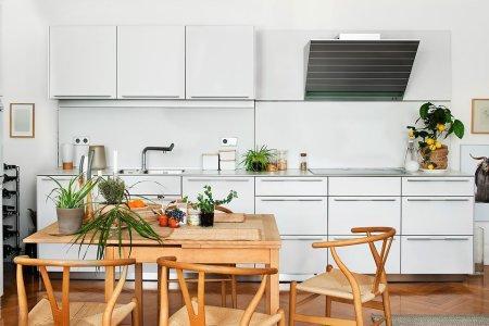 techos altos decoración suelo de parquet de roble espigado puerta corredera decoración productos de diseño piso nórdico diáfano muebles de diseño diseño de interiores decoración nórdica decoración de interiores Bulthaup y Gaggenau blog decoración 