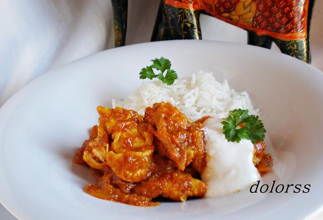 Pollo con salsa tikka massala y arroz basmati