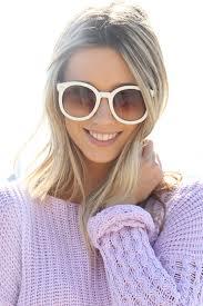 Tendencia: Gafas de Sol blancas.