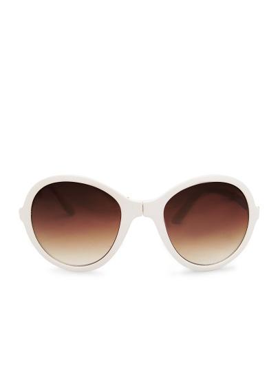 Tendencia: Gafas de Sol blancas.
