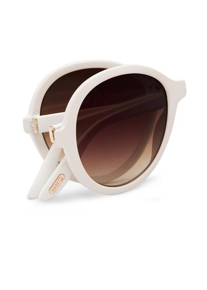 Tendencia: Gafas de Sol blancas.