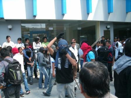 Presidente de Comité de Lucha, defiende a lo encapuchados que ingresaron en la Reunión del Consejo Universitario UNASAM