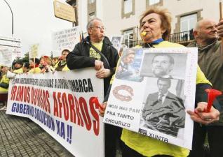 Una protesta de afectados por las preferentes en A Coruña. / 13fotos