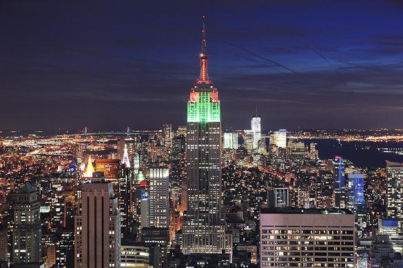 Imagen del Empire State Building y Manhattan de noche