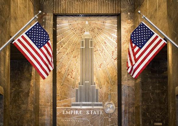 Foto de un mural que representa el Empire State Building de Nueva York