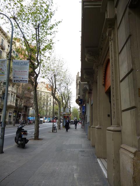 BARCELONA...POST, DEDICADO A LOS LIBROS...Y ANTIGUAS LIBRERÍAS EGEA Y LOS KIOSCOS DE VENTA DE LIBROS DE OCASIÓN, YA NO EXISTEN...11-04-2013...