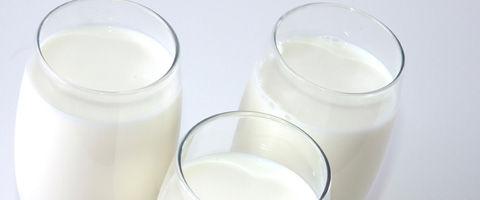 ¿Es eficaz la leche enriquecida con vitaminas?