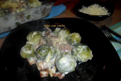 COLES DE BRUSELAS CON BACON, NUECES Y PIÑONES (GRATINADAS)