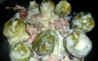 COLES DE BRUSELAS CON BACON, NUECES Y PIÑONES (GRATINADAS)