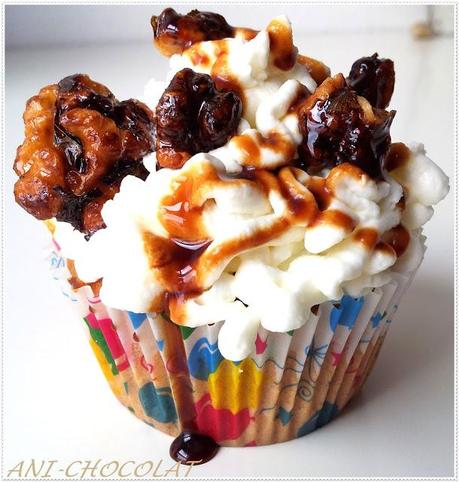 Cupcakes de nata montada y nueces caramelizadas