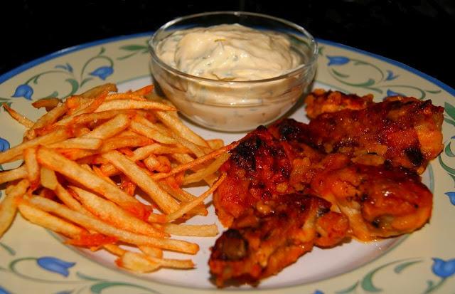 Pollo al ajillo con Patatas Paja y Alioli