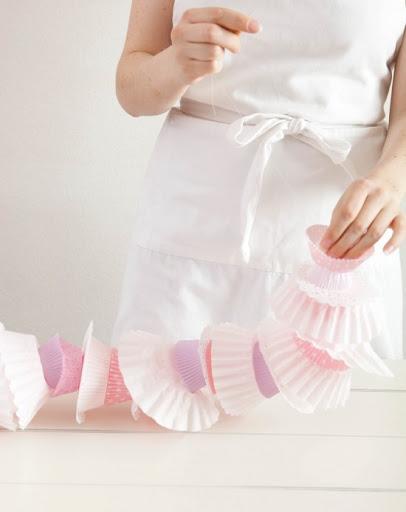 DIY...GUIRNALDAS CON PAPELES DE MAGDALENAS