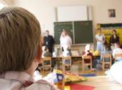 padres tendrán derecho hijos puedan estudiar castellano