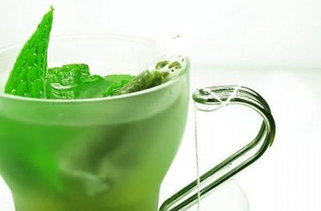Tónico limpiador para el rostro con té verde y manzanilla