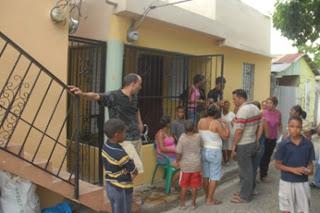 Joven mata a puñaladas a sus padres y luego se suicida