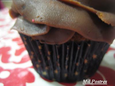 Cupcakes de vainilla con crema ganache o trufa cocida