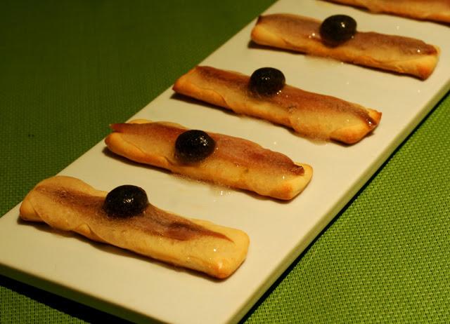 ANCHOA, TOMATE Y ALBAHACA