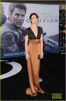 Todos los looks de Olga Kurylenko en los estrenos de Oblivion