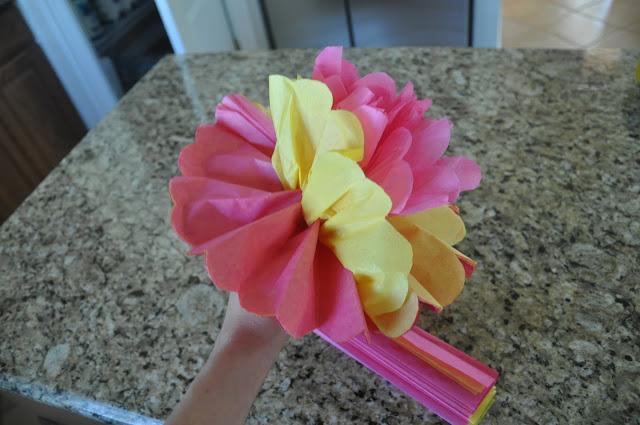 Cómo hacer una flor con papel de seda