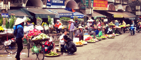 Vendedoras callejeras en Hanoi, uno de los colectivos de mujeres que más discriminación y violencia sufren por sus maridos y, muchas veces, por la familia de estos. 