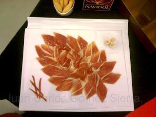 Presentación de un plato de jamón Presentación de un plato de jamón