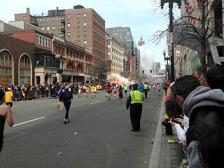 DOS MUERTOS Y 22 HERIDOS POR EXPLOSIONES EN LA MARATÓN DE BOSTON