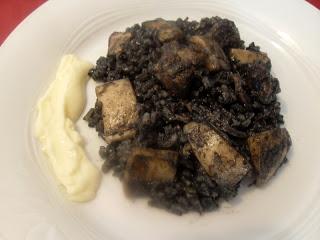 Arroz negro con costilla de cerdo y sepia