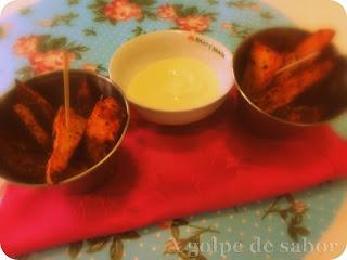 Papas deluxe con salsa de yogurt