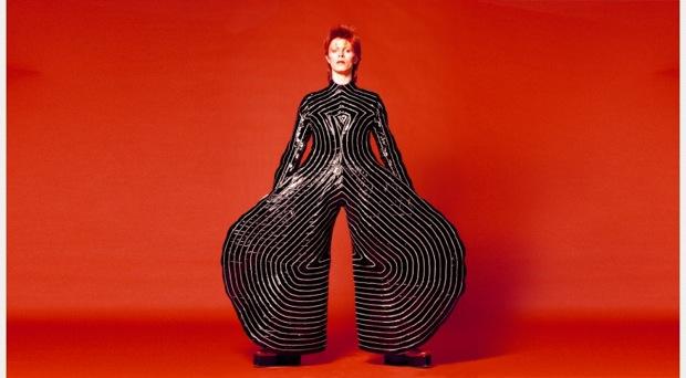 bowie-traje rallas