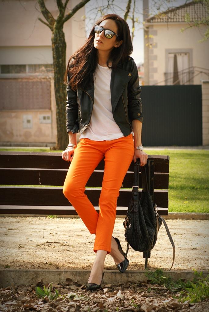 Pantalón naranja: