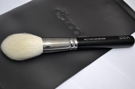 101_Luxe_Face_Definer_brush_by_ZOEVA_01