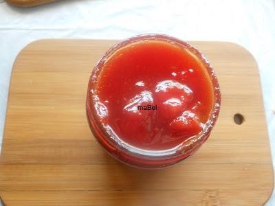 Mermelada de tomate envasado