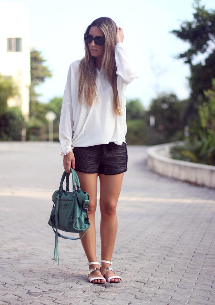 Black and white look blogger (6)