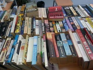 En Abril, Libros Mil