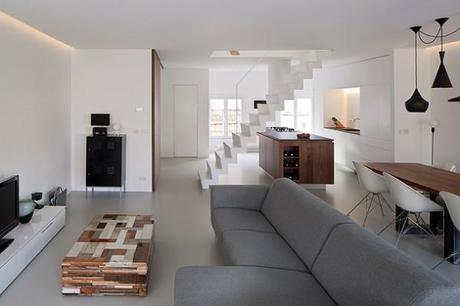 Quedamos en la escalera