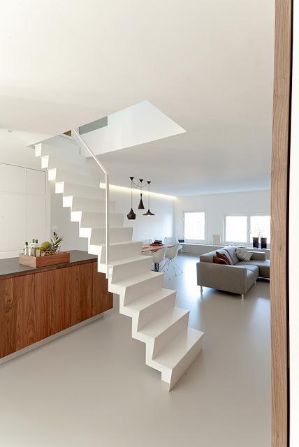 Quedamos en la escalera