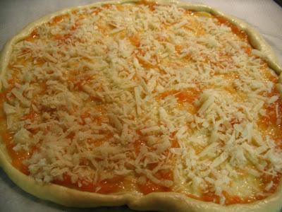 PIZZA DE TOMATE Y ANCHOAS