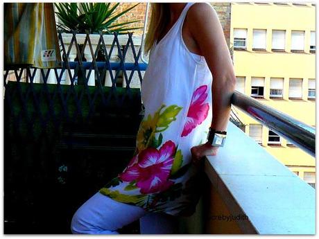 A TOUCH OF FLOWERS A TOUCH OF FLOWERS