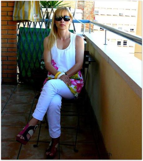 A TOUCH OF FLOWERS A TOUCH OF FLOWERS