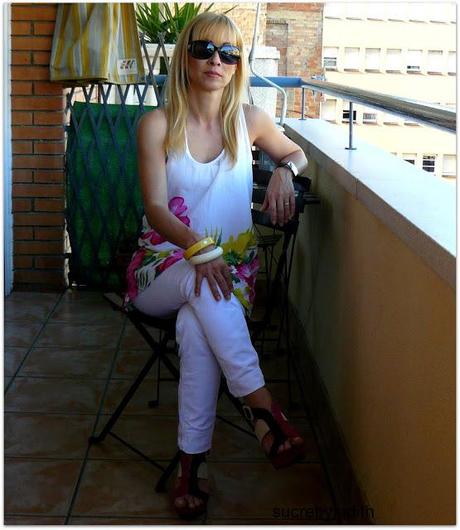 A TOUCH OF FLOWERS A TOUCH OF FLOWERS