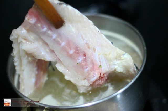 Receta ligera de lomos de merluza al vapor con setas shiitake