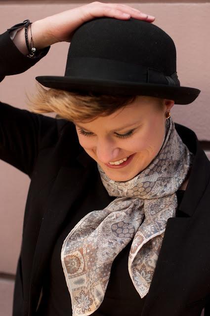 Guía Cómo ponerse un pañuelo Guía Cómo ponerse un pañuelo