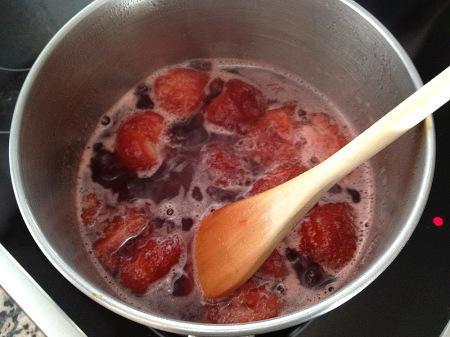 Buen finde Tarta de chocolate y crema de fresa tarta de 3 pisos decoración tarta casera de cumpleaños recetas delikatissen receta facil de tarta de chocolate y fresa decoración de tartas crema de relleno de fresas blog de recetas americanas bizcocho de chocolate chocolate pound cake almíbar de fresa