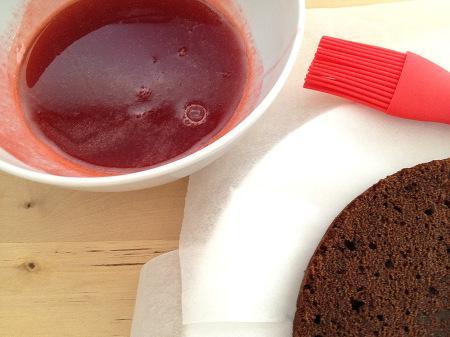 Buen finde Tarta de chocolate y crema de fresa tarta de 3 pisos decoración tarta casera de cumpleaños recetas delikatissen receta facil de tarta de chocolate y fresa decoración de tartas crema de relleno de fresas blog de recetas americanas bizcocho de chocolate chocolate pound cake almíbar de fresa