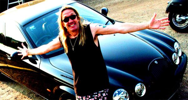 NICKO McBRAIN (IRON MAIDEN). Violencia de género.