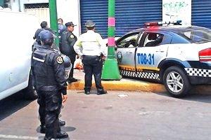 policía atropella a dos peatones y se suicida por miedo a ser linchado