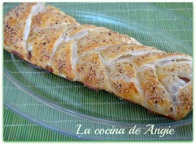 TRENZA DE HOJALDRE RELLENA